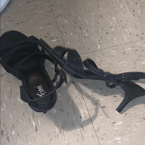 Fioni black size 9w heels - Picture 2 of 5